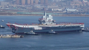 China exibe primeiro porta-aviões construído no país