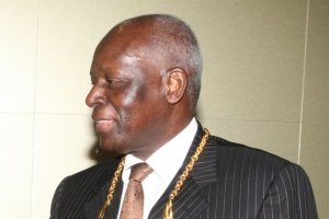 Doença de José Eduardo dos Santos abala regime angolano