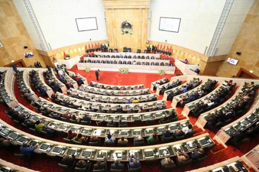 Parlamento angolano passa a interpelar governantes