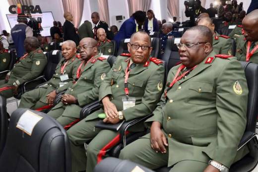 PR promove e nomeia oficiais das FAA e da Polícia Nacional