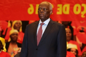 Eduardo dos Santos deixa liderança do MPLA a 08 de setembro