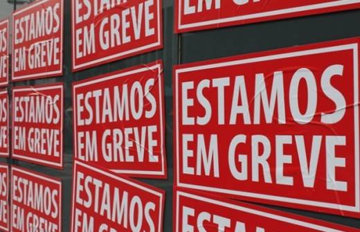 Professores universitários angolanos em greve rejeitam proposta salarial &quot;ínfima&quot; do PR