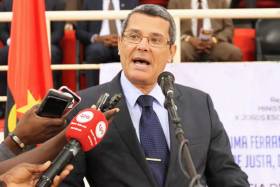 Oposição angolana condena &quot;escândalo&quot; na Presidência, MPLA defende combate à corrupção