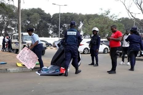 Polícia angolana trava protesto contra leis que “limitam liberdades” e intimida jornalistas