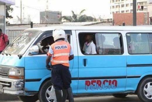 Angolanos veem a polícia como uma das instituições &quot;mais corruptas&quot;
