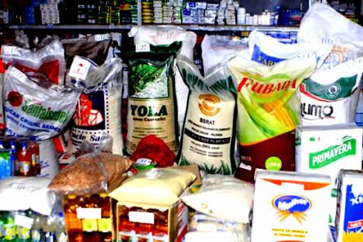 Preços das cestas básicas em Angola caem graças a reservas alimentares estratégicas