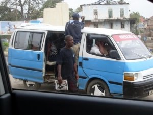 &quot;Operação Resgate&quot; trava exercício ilegal de mais de 2.000 taxistas em Luanda