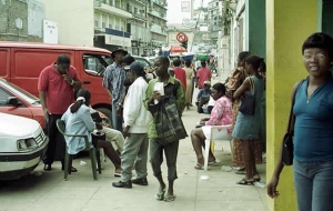 Preço de divisas nas ruas de Luanda completa período de maior estabilidade desde a crise