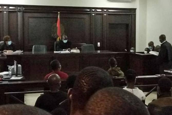 Caso “Restos a pagar”: Tribunal recusa processar ex-governador Faustino Muteka, mas ouve cinco co-arguidos.