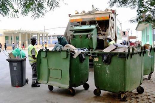 UNITA propõe anulação de contratos com operadoras de recolha do lixo em Luanda