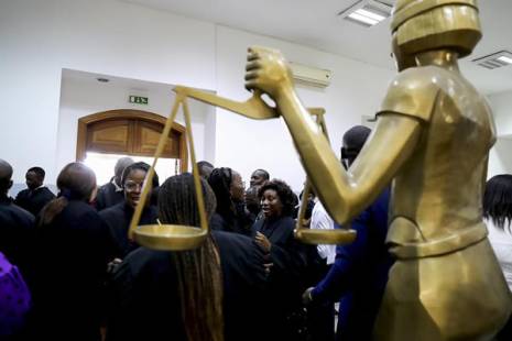 Oficiais de justiça angolanos prometem segunda fase da greve com mais impacto