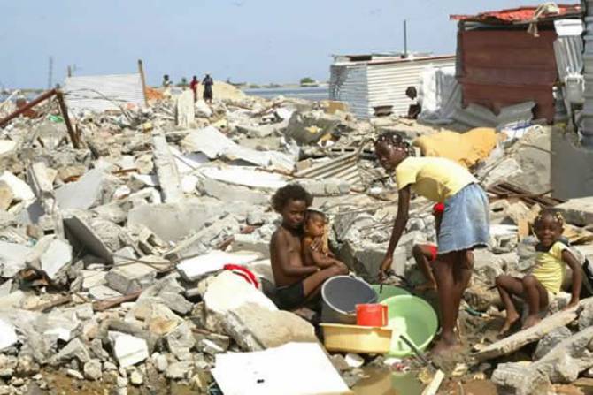 Demolições em Angola diminuíram mas há famílias que continuam ao relento - ONG