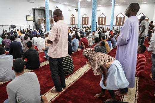 Orações e irmandade atraem angolanos ao Islão mesmo sem reconhecimento oficial