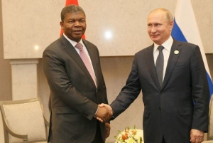 João Lourenço e Vladimir Putin abordam produção de armas russas em Angola