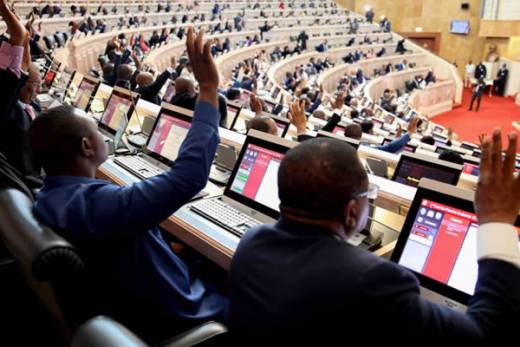 Assembleia Nacional angolana aprovou suspensão de mandato de 25 deputados do MPLA