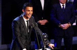 Cristiano Ronaldo foi eleito o Melhor jogador do Mundo de 2017 pela FIFA.