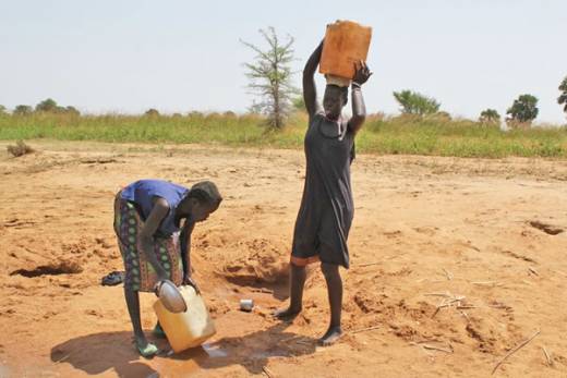 Famílias angolanas afetadas pela seca dependem de parentes ou de ofertas para se alimentarem - PAM