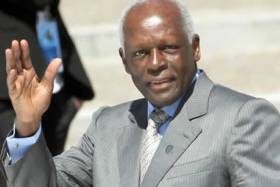 José Eduardo dos Santos regressa a Barcelona para consultas médicas