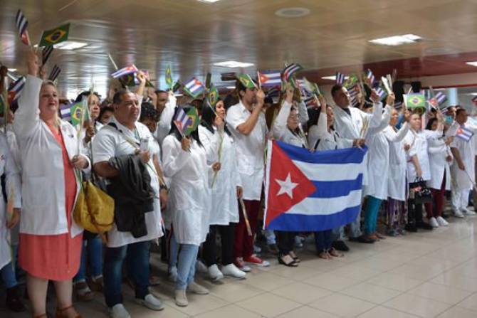 Angola vai gastar 82 milhões de dólares para contratar mais de mil médicos cubanos