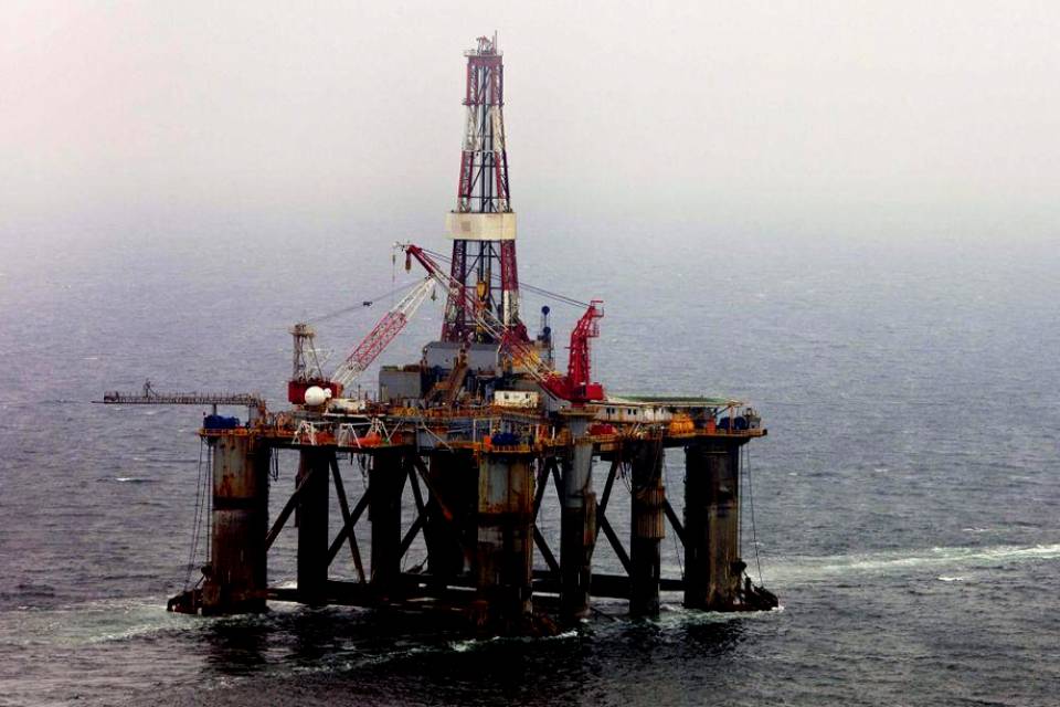 Economia angolana continua exposta a flutuação de preços do petróleo - Banco Mundial