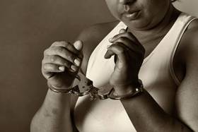 Duas mulheres detidas em Angola por matarem filhos, quatro crianças morreram