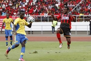 1.º de Agosto e Petro de Luanda separados por um ponto a uma jornada do fim do &quot;Girabola&quot;