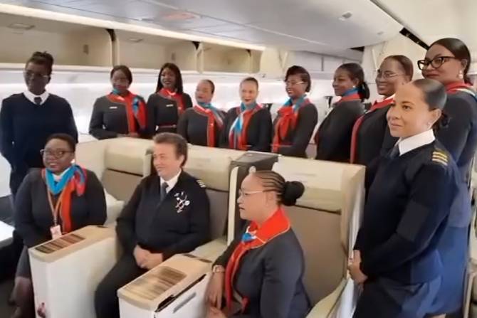 TAAG realiza primeiro voo só com mulheres tripulantes no Boeing 777