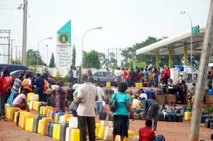 Sonangol: falta de divisas dificulta importação de combustíveis em Angola
