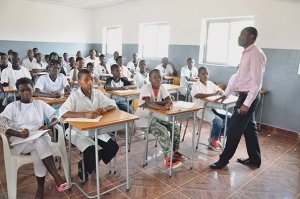 Estudo alerta para elevado número de professores com quinta classe em província angolana