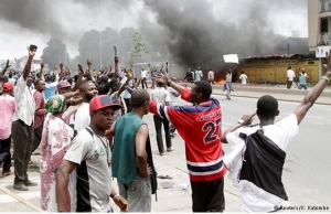 Polícia congolesa atira contra manifestantes e deixa 8 mortos e mais de 100 detidos