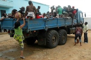 Autoridades angolanas expulsaram quase mil estrangeiros numa semana