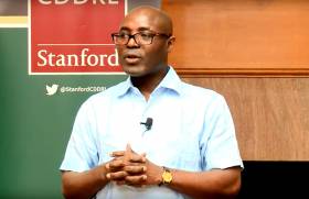 Angola precisa de uma &quot;terceira via&quot; para despartidarizar o Estado, diz Ativista Rafael Marques