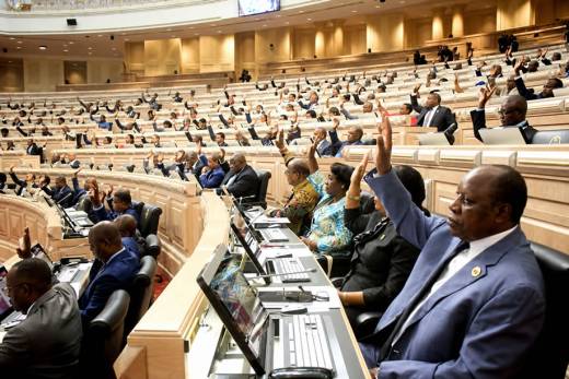 Parlamento aprova nova composição da CNE com votos contra da UNITA