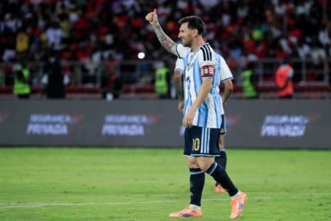 Lionel Messi mais aplaudido no estádio do que a seleção angolana de futebol