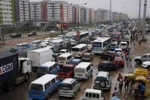 Autoridades angolanas admitem caos no trânsito em Luanda e prometem soluções