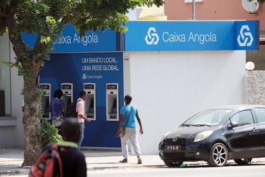 Banco Caixa Angola multado por infrações no combate a branqueamento de capitais