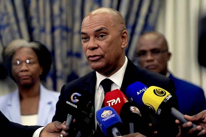 Petróleo alimentou centralismo económico "assustador" em Angola – Adalberto Costa Júnior