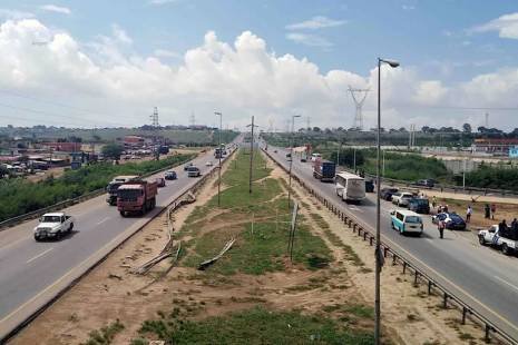 Construção da auto-estrada Soyo (Zaire)/Santa Clara (Cunene) em fase de estudos