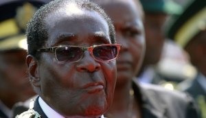 Robert Mugabe acaba de renunciar à presidência do Zimbábue após 37 anos no poder